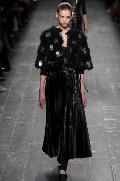 Look 11